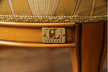 中古　美品　CLイタリア(CLItalia)社　エレガントな彫刻デザインが魅力のラウンジチェア(イージーチェア、サロンチェア、一人掛けソファ、アームチェア)(定価約90万円)(R-066626)