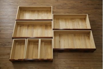 中古　岩谷堂箪笥　黒々とした金具が存在感を放つチェスト(引き出し、衣装箪笥、収納たんす、整理箪笥、和タンス)(R-066633)