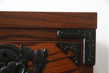 中古　岩谷堂箪笥　黒々とした金具が存在感を放つチェスト(引き出し、衣装箪笥、収納たんす、整理箪笥、和タンス)(R-066633)
