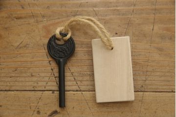中古　岩谷堂箪笥　黒々とした金具が存在感を放つチェスト(引き出し、衣装箪笥、収納たんす、整理箪笥、和タンス)(R-066633)