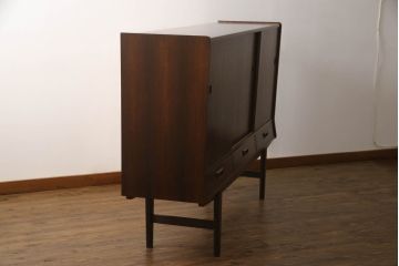 デンマークビンテージ　ローズウッド材　北欧スタイルのお部屋づくりにおすすめなサイドボード(収納棚、戸棚、サイドキャビネット、ヴィンテージ)(R-066638)