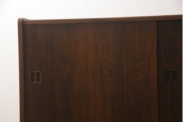 デンマークビンテージ　ローズウッド材　北欧スタイルのお部屋づくりにおすすめなサイドボード(収納棚、戸棚、サイドキャビネット、ヴィンテージ)(R-066638)
