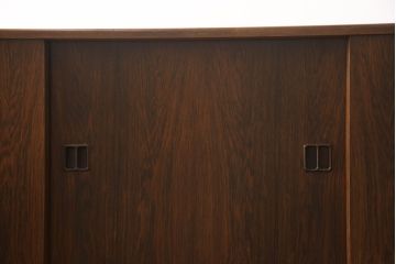 デンマークビンテージ　ローズウッド材　北欧スタイルのお部屋づくりにおすすめなサイドボード(収納棚、戸棚、サイドキャビネット、ヴィンテージ)(R-066638)