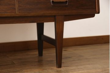 デンマークビンテージ　ローズウッド材　北欧スタイルのお部屋づくりにおすすめなサイドボード(収納棚、戸棚、サイドキャビネット、ヴィンテージ)(R-066638)