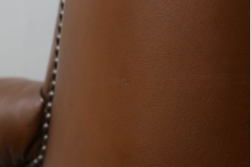 イギリスビンテージ　高級品!!　チェスターフィールド　本革(レザー)　クラシカルな佇まいが魅力のデスクチェア(回転チェア、回転イス、回転椅子、ドクターチェア、オフィスチェア、アームチェア、ヴィンテージ、英国)(R-066641)