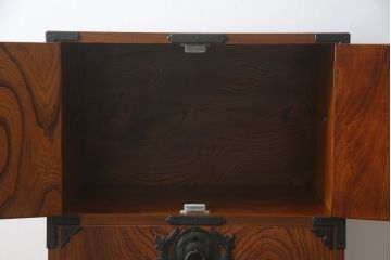 和製ビンテージ　岩谷堂箪笥　立派な黒金具が目を惹く立長箪笥(縦型チェスト、収納タンス、引き出し、サイドチェスト、ハイチェスト、ヴィンテージ)(R-066643)