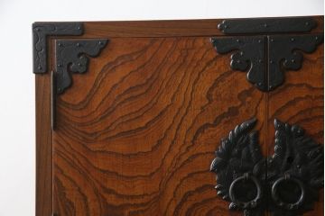 和製ビンテージ　岩谷堂箪笥　立派な黒金具が目を惹く立長箪笥(縦型チェスト、収納タンス、引き出し、サイドチェスト、ハイチェスト、ヴィンテージ)(R-066643)