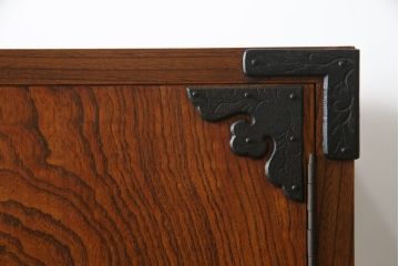 和製ビンテージ　岩谷堂箪笥　立派な黒金具が目を惹く立長箪笥(縦型チェスト、収納タンス、引き出し、サイドチェスト、ハイチェスト、ヴィンテージ)(R-066643)