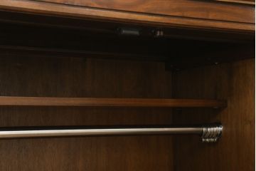 中古　DREXEL HERITAGE(ドレクセルヘリテイジ)　FRANCESCA(フランチェスカ)　品のある佇まいと美しい杢目に目を奪われるワードローブ(洋服タンス、収納棚、キャビネット)(R-066645)