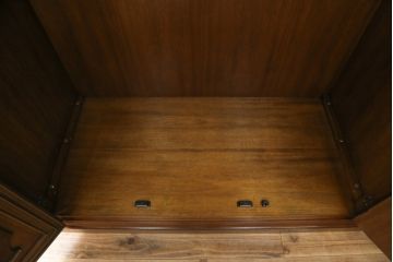 中古　DREXEL HERITAGE(ドレクセルヘリテイジ)　FRANCESCA(フランチェスカ)　品のある佇まいと美しい杢目に目を奪われるワードローブ(洋服タンス、収納棚、キャビネット)(R-066645)