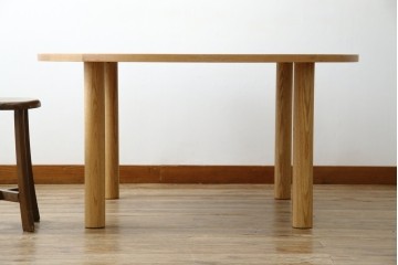 中古　短期展示美品　ヤクモ家具製作所　ラウンドテーブル(Type A)　オーク材　ナチュラルな風合いが優しい印象のダイニングテーブル　(R-066649)