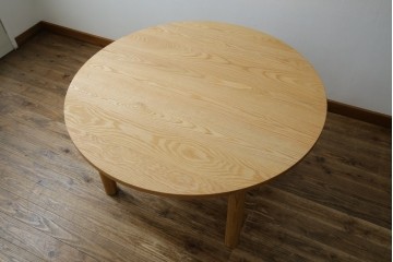 中古　短期展示美品　ヤクモ家具製作所　ラウンドテーブル(Type A)　オーク材　ナチュラルな風合いが優しい印象のダイニングテーブル　(R-066649)