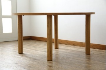 中古　短期展示美品　ヤクモ家具製作所　ラウンドテーブル(Type A)　オーク材　ナチュラルな風合いが優しい印象のダイニングテーブル　(R-066649)