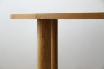 中古　短期展示美品　ヤクモ家具製作所　ラウンドテーブル(Type A)　オーク材　ナチュラルな風合いが優しい印象のダイニングテーブル　(R-066649)