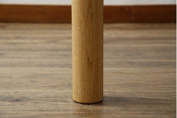 中古　短期展示美品　ヤクモ家具製作所　ラウンドテーブル(Type A)　オーク材　ナチュラルな風合いが優しい印象のダイニングテーブル　(R-066649)