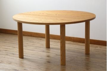中古　短期展示美品　ヤクモ家具製作所　ラウンドテーブル(Type A)　オーク材　ナチュラルな風合いが優しい印象のダイニングテーブル(2人掛け、4人掛け、食卓、丸テーブル、店舗什器)(R-066650)