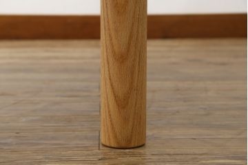 中古　短期展示美品　ヤクモ家具製作所　ラウンドテーブル(Type A)　オーク材　ナチュラルな風合いが優しい印象のダイニングテーブル(2人掛け、4人掛け、食卓、丸テーブル、店舗什器)(R-066650)
