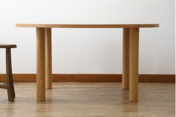 中古　短期展示美品　ヤクモ家具製作所　ラウンドテーブル(Type A)　オーク材　ナチュラルな風合いが優しい印象のダイニングテーブル(2人掛け、4人掛け、食卓、丸テーブル、店舗什器)(R-066650)
