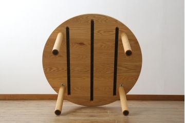中古　短期展示美品　ヤクモ家具製作所　ラウンドテーブル(Type A)　オーク材　ナチュラルな風合いが優しい印象のダイニングテーブル(2人掛け、4人掛け、食卓、丸テーブル、店舗什器)(R-066650)