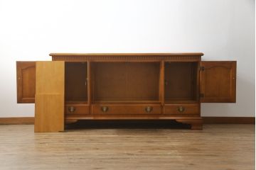中古　横浜ダニエル(daniel)　アーリーアメリカン　A-205　クラシカルな佇まいが目を引くサイドボード(サイドキャビネット、リビングボード、収納棚、戸棚)(定価約70万円)(R-066652)
