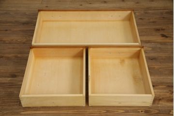 中古　横浜ダニエル(daniel)　アーリーアメリカン　A-205　クラシカルな佇まいが目を引くサイドボード(サイドキャビネット、リビングボード、収納棚、戸棚)(定価約70万円)(R-066652)