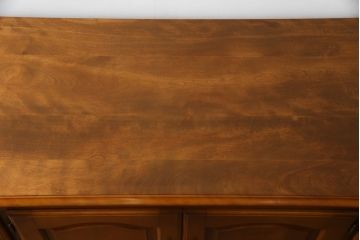 中古　横浜ダニエル(daniel)　アーリーアメリカン　A-205　クラシカルな佇まいが目を引くサイドボード(サイドキャビネット、リビングボード、収納棚、戸棚)(定価約70万円)(R-066652)
