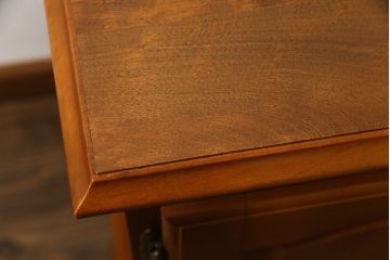 中古　横浜ダニエル(daniel)　アーリーアメリカン　A-205　クラシカルな佇まいが目を引くサイドボード(サイドキャビネット、リビングボード、収納棚、戸棚)(定価約70万円)(R-066652)