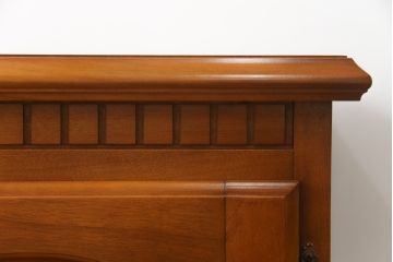 中古　横浜ダニエル(daniel)　アーリーアメリカン　A-205　クラシカルな佇まいが目を引くサイドボード(サイドキャビネット、リビングボード、収納棚、戸棚)(定価約70万円)(R-066652)