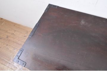 和製アンティーク　三方欅(ケヤキ)材　味わい深い色合いが魅力の閂(かんぬき)付き小箪笥(帳箱、引き出し、船箪笥、舟箪笥、帳場箪笥、小物収納、卓上収納、収納タンス、時代箪笥)(R-066655)