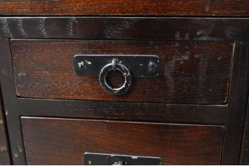 和製アンティーク　三方欅(ケヤキ)材　味わい深い色合いが魅力の閂(かんぬき)付き小箪笥(帳箱、引き出し、船箪笥、舟箪笥、帳場箪笥、小物収納、卓上収納、収納タンス、時代箪笥)(R-066655)