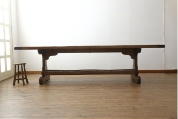 中古　IDC大塚家具　オランダ高級輸入家具　幅3mの特大サイズ!!重厚なオーク材製天板が魅力のダイニングテーブル(6人掛け、食卓、作業台)(定価約90万円)(R-066656)