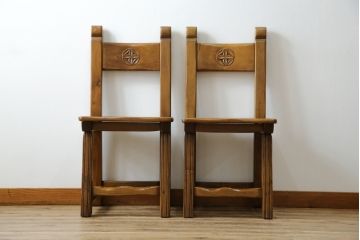 中古　IDC大塚家具　オランダ高級輸入家具　オーク材　木の温もり溢れる色合いが魅力のダイニングチェア2脚セット(椅子、イス、板座チェア、バラ売り可能)(定価2脚で約15万円)(R-066658)