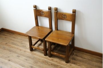 中古　IDC大塚家具　オランダ高級輸入家具　オーク材　木の温もり溢れる色合いが魅力のダイニングチェア2脚セット(椅子、イス、板座チェア、バラ売り可能)(定価2脚で約15万円)(R-066658)