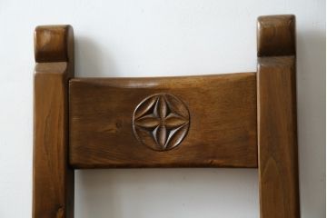 中古　IDC大塚家具　オランダ高級輸入家具　オーク材　木の温もり溢れる色合いが魅力のダイニングチェア2脚セット(椅子、イス、板座チェア、バラ売り可能)(定価2脚で約15万円)(R-066658)