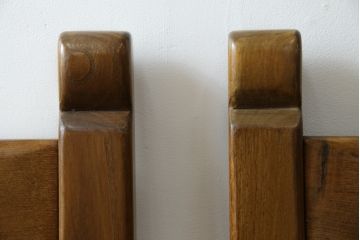 中古　IDC大塚家具　オランダ高級輸入家具　オーク材　木の温もり溢れる色合いが魅力のダイニングチェア2脚セット(椅子、イス、板座チェア、バラ売り可能)(定価2脚で約15万円)(R-066658)