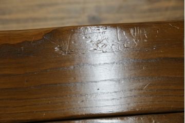 中古　IDC大塚家具　オランダ高級輸入家具　オーク材　木の温もり溢れる色合いが魅力のダイニングチェア2脚セット(椅子、イス、板座チェア、バラ売り可能)(定価2脚で約15万円)(R-066658)