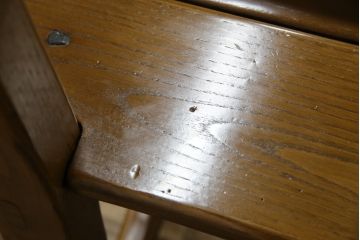 中古　IDC大塚家具　オランダ高級輸入家具　オーク材　木の温もり溢れる色合いが魅力のダイニングチェア2脚セット(椅子、イス、板座チェア、バラ売り可能)(定価2脚で約15万円)(R-066658)