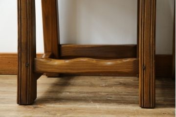 中古　IDC大塚家具　オランダ高級輸入家具　オーク材　木の温もり溢れる色合いが魅力のダイニングチェア2脚セット(椅子、イス、板座チェア、バラ売り可能)(定価2脚で約15万円)(R-066658)