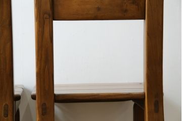 中古　IDC大塚家具　オランダ高級輸入家具　オーク材　木の温もり溢れる色合いが魅力のダイニングチェア2脚セット(椅子、イス、板座チェア、バラ売り可能)(定価2脚で約15万円)(R-066658)