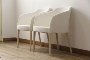 中古　短期展示品　極美品　相合家具製作所(SOGOKAGU)　マーガレット(MARGUERITE)　シンプルなデザインが魅力的なアームチェア2脚セット(一人掛けソファ、1人掛けソファ、ラウンジチェア、パーソナルチェア)(R-066660)