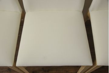 中古　短期展示品　極美品　Cassinaixc.(カッシーナイクスシー)　IXC. R&D(イクスシー.R&D)　LINE(ライン)　ウルトラスエード(ULTRASUEDE)　Eランク　シンプルですっきりとした佇まいが魅力のダイニングチェア4脚セット(椅子、イス、アームレスチェア、店舗什器)(定価4脚で約30万8千円)(R-066661)