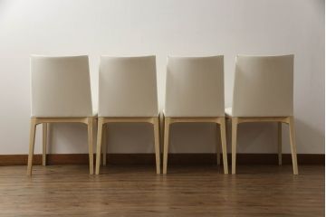 中古　短期展示品　極美品　Cassinaixc.(カッシーナイクスシー)　IXC. R&D(イクスシー.R&D)　LINE(ライン)　ウルトラスエード(ULTRASUEDE)　Eランク　シンプルですっきりとした佇まいが魅力のダイニングチェア4脚セット(椅子、イス、アームレスチェア、店舗什器)(定価4脚で約30万8千円)(R-066661)