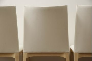 中古　短期展示品　極美品　Cassinaixc.(カッシーナイクスシー)　IXC. R&D(イクスシー.R&D)　LINE(ライン)　ウルトラスエード(ULTRASUEDE)　Eランク　シンプルですっきりとした佇まいが魅力のダイニングチェア4脚セット(椅子、イス、アームレスチェア、店舗什器)(定価4脚で約30万8千円)(R-066661)