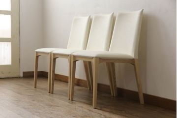 中古　短期展示品　極美品　Cassinaixc.(カッシーナイクスシー)　IXC. R&D(イクスシー.R&D)　LINE(ライン)　ウルトラスエード(ULTRASUEDE)　Eランク　シンプルですっきりとした佇まいが魅力のダイニングチェア3脚セット(椅子、イス、アームレスチェア、店舗什器)(定価3脚で約23万円)(R-066662)