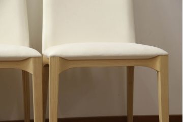 中古　短期展示品　極美品　Cassinaixc.(カッシーナイクスシー)　IXC. R&D(イクスシー.R&D)　LINE(ライン)　ウルトラスエード(ULTRASUEDE)　Eランク　シンプルですっきりとした佇まいが魅力のダイニングチェア3脚セット(椅子、イス、アームレスチェア、店舗什器)(定価3脚で約23万円)(R-066662)