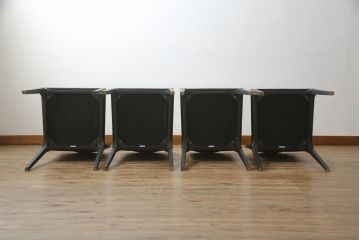 中古　短期展示品　極美品　Cassinaixc.(カッシーナイクスシー)　IXC. R&D(イクスシー.R&D)　LINE(ライン)　ウルトラスエード(ULTRASUEDE)　Eランク　シンプルで上品な佇まいが魅力のダイニングチェア4脚セット(椅子、イス、アームレスチェア、店舗什器)(定価4脚で約30万8千円)(R-066664)