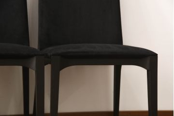 中古　短期展示品　極美品　Cassinaixc.(カッシーナイクスシー)　IXC. R&D(イクスシー.R&D)　LINE(ライン)　ウルトラスエード(ULTRASUEDE)　Eランク　シンプルで上品な佇まいが魅力のダイニングチェア4脚セット(椅子、イス、アームレスチェア、店舗什器)(定価4脚で約30万8千円)(R-066665)