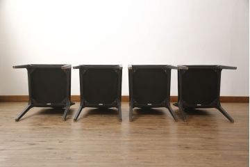 中古　短期展示品　極美品　Cassinaixc.(カッシーナイクスシー)　IXC. R&D(イクスシー.R&D)　LINE(ライン)　ウルトラスエード(ULTRASUEDE)　Eランク　シンプルで上品な佇まいが魅力のダイニングチェア4脚セット(椅子、イス、アームレスチェア、店舗什器)(定価4脚で約30万8千円)(R-066665)