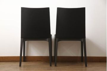 中古　短期展示品　極美品　Cassinaixc.(カッシーナイクスシー)　IXC. R&D(イクスシー.R&D)　LINE(ライン)　ウルトラスエード(ULTRASUEDE)　Eランク　シンプルで上品な佇まいが魅力のダイニングチェア2脚セット(椅子、イス、アームレスチェア、店舗什器)(定価2脚で約15万4千円)(R-066666)