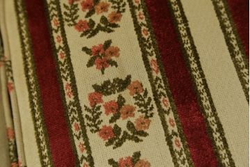 中古　DREXEL HERITAGE(ドレクセルヘリテイジ)　ストライプ柄のファブリックが目を引く2人掛けソファ(ラブソファ、二人掛けソファ、2P、アームソファ)(R-066676)